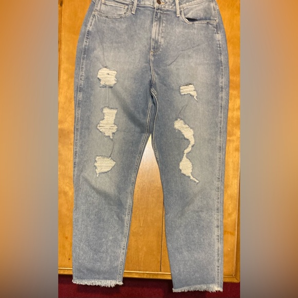 Women’s Size 15L Hollister Curvy Ultra High Rise Mom Distressed Jeans - Picture 12 of 16